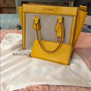 MICHAEL KORS PURSE & WALLET